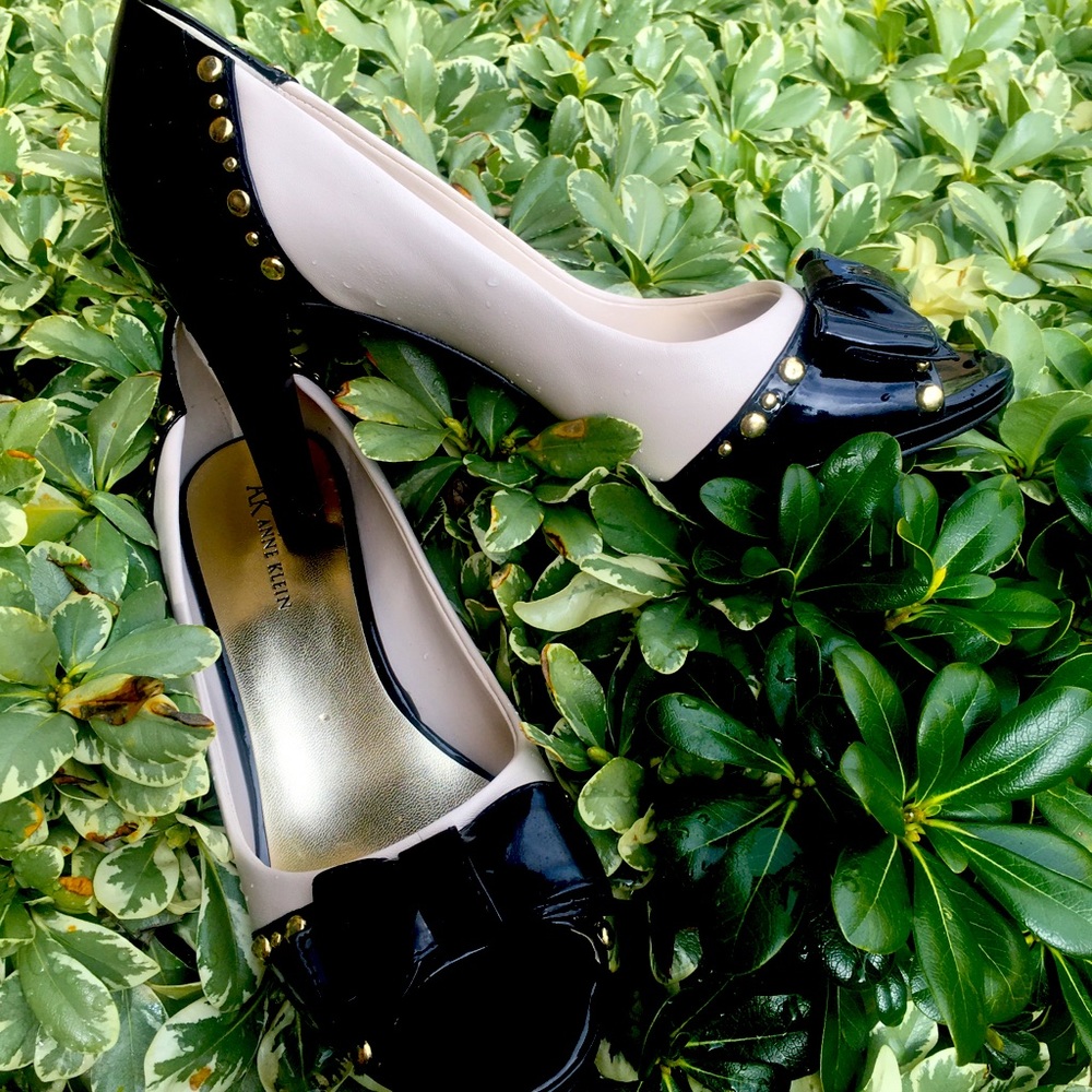 Anne Klein size 8-1/2 pump